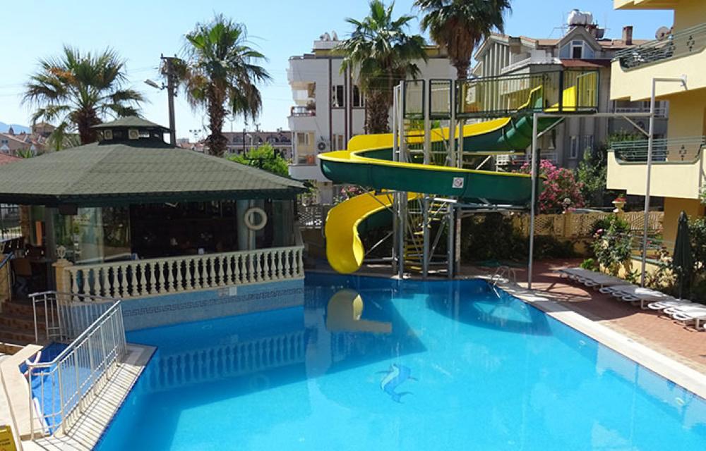 Maxwell Holiday Club