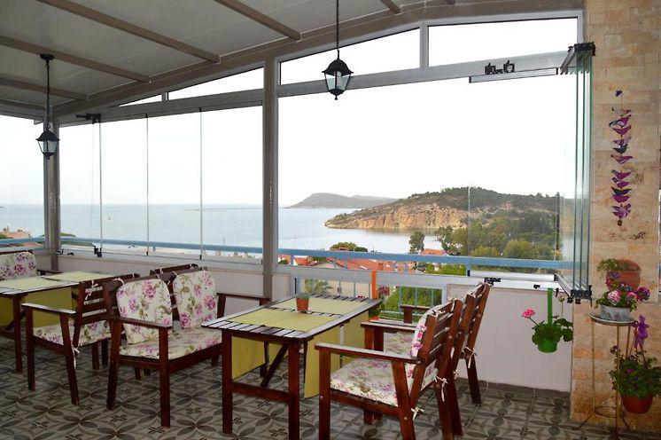 Foça Erguvan Hotel