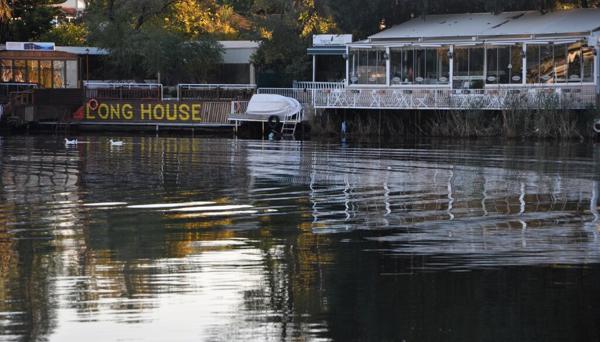 Longhouse-Inn Hotel