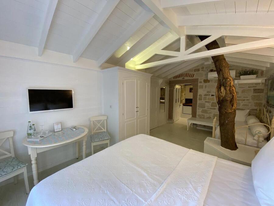 Lola 38 Hotel