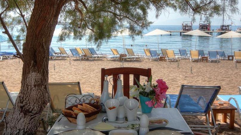 Meggs Otel & Beach Restaurant