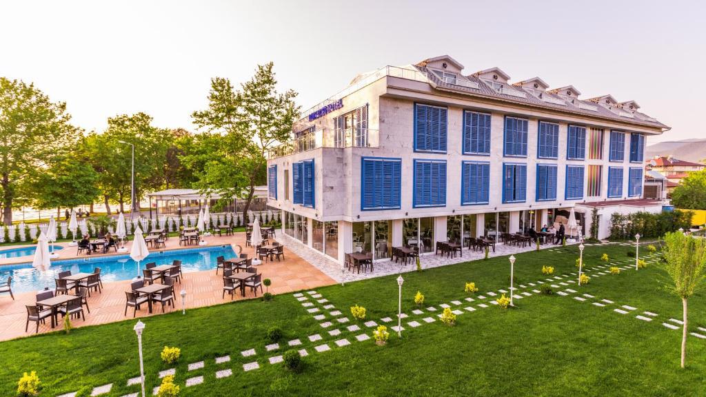 Limnades Hotel