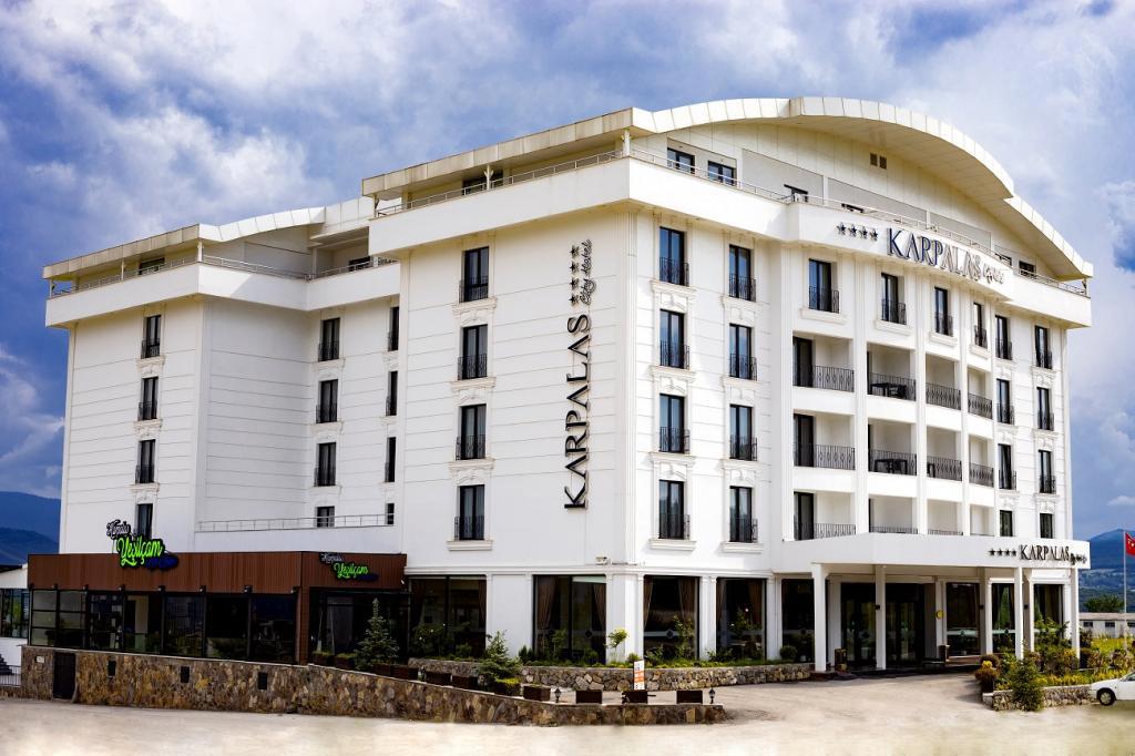 Karpalas City Hotel