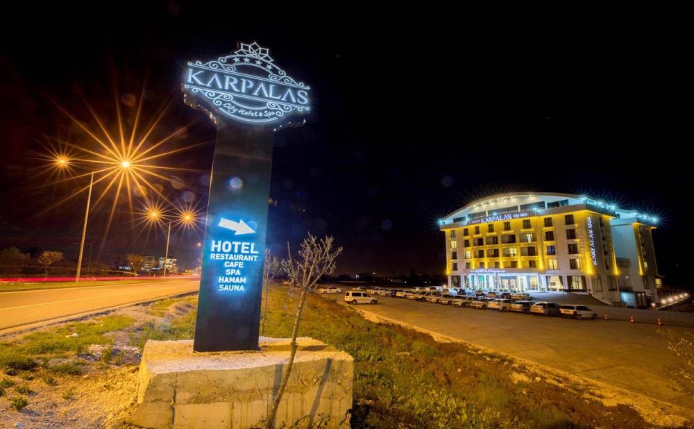Karpalas City Hotel