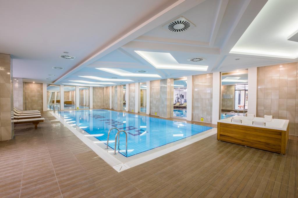 Karpalas City Hotel