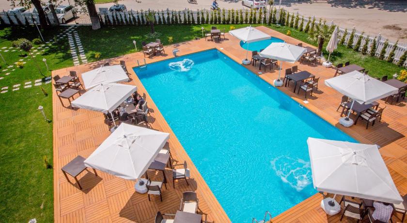 Limnades Hotel