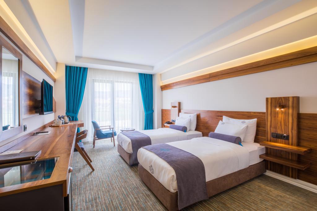 Karpalas City Hotel