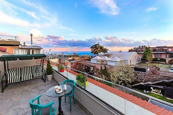Obelisk Hotel & Suites