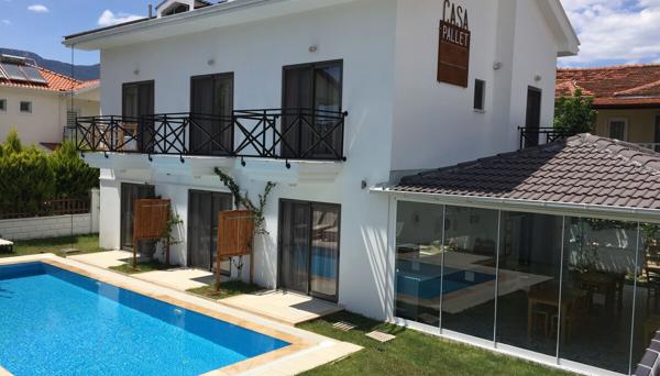 Casa Pallet Hotel