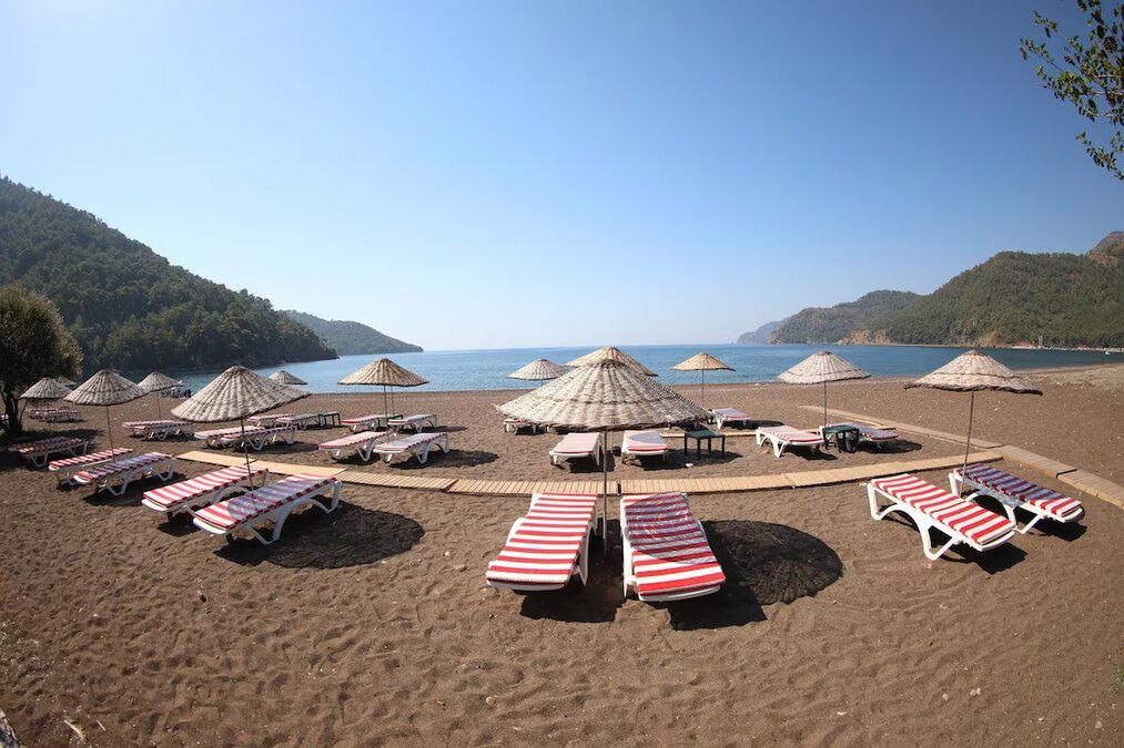 Eden Bungalows & Beach