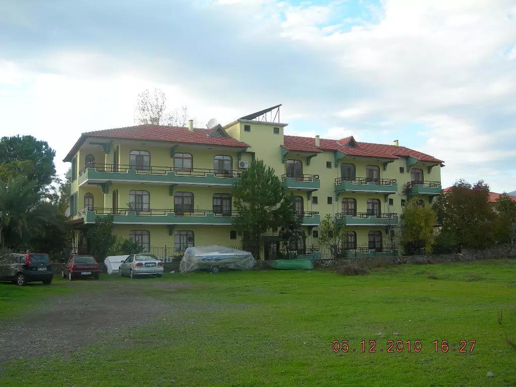 Flora Hotel