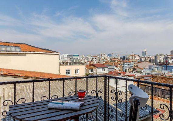 Senior Pera Suites