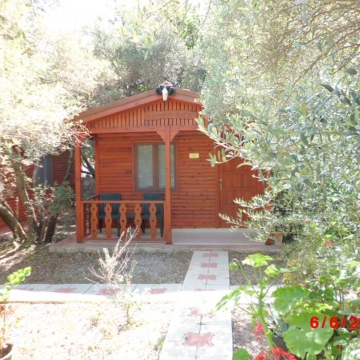 Hosmahal Cafe Restaurant & Bungalows
