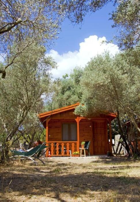 Hosmahal Cafe Restaurant & Bungalows