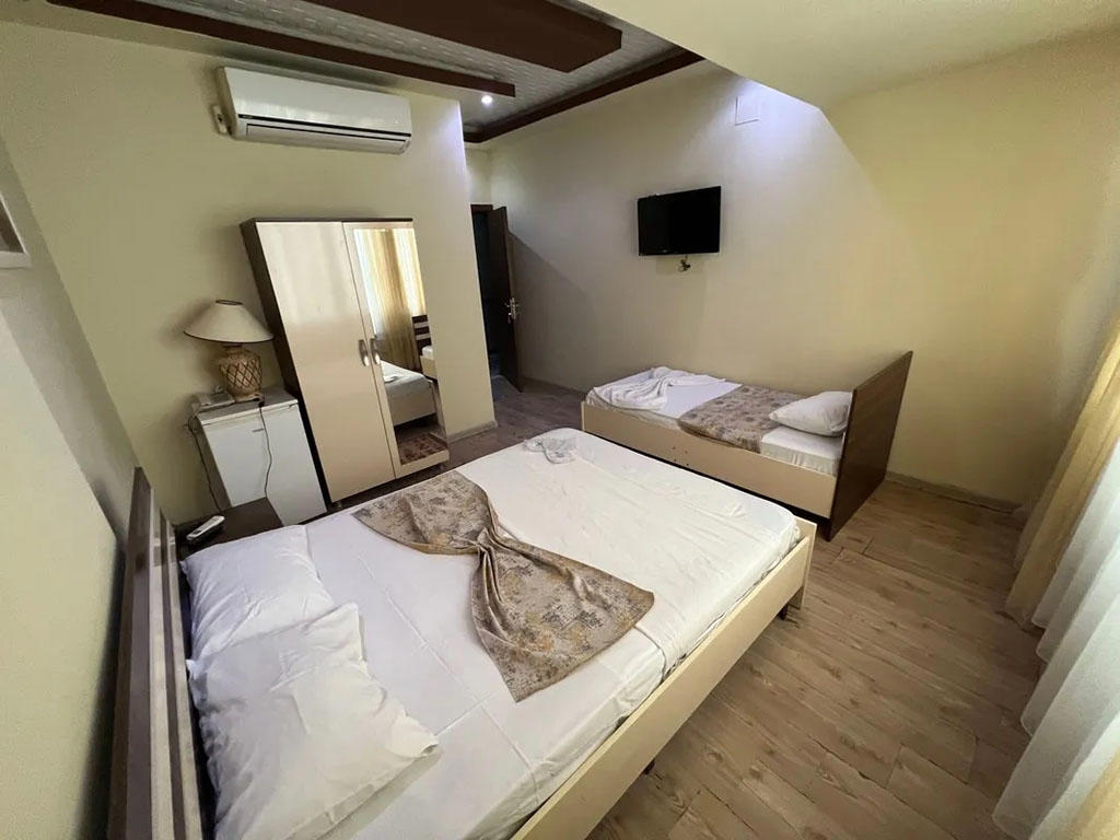 Ahranis Hotel