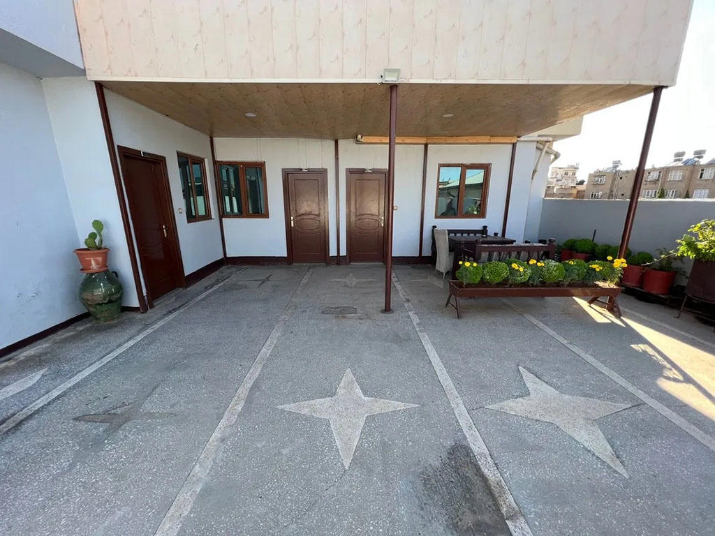 Ahranis Hotel