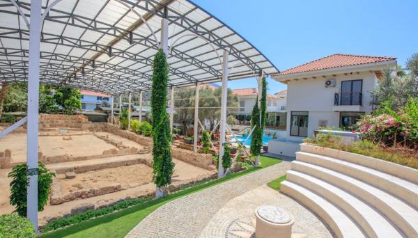 Ecclesia Hotel