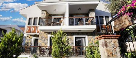 Pharos Otel