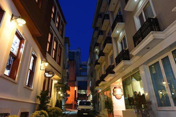 Elyka Hotel