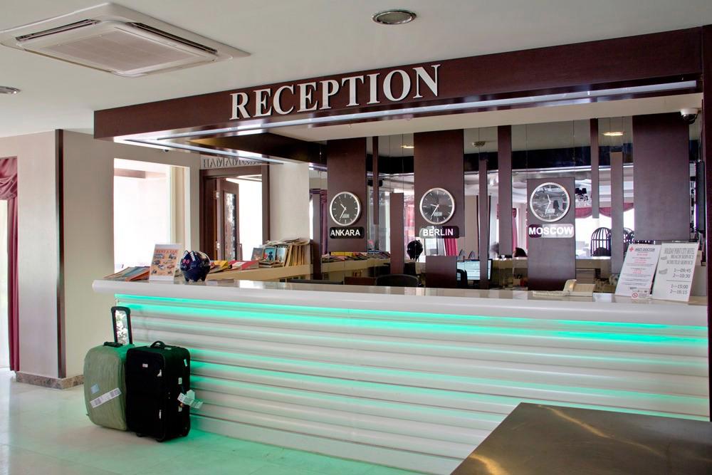 Adella Side Hotel