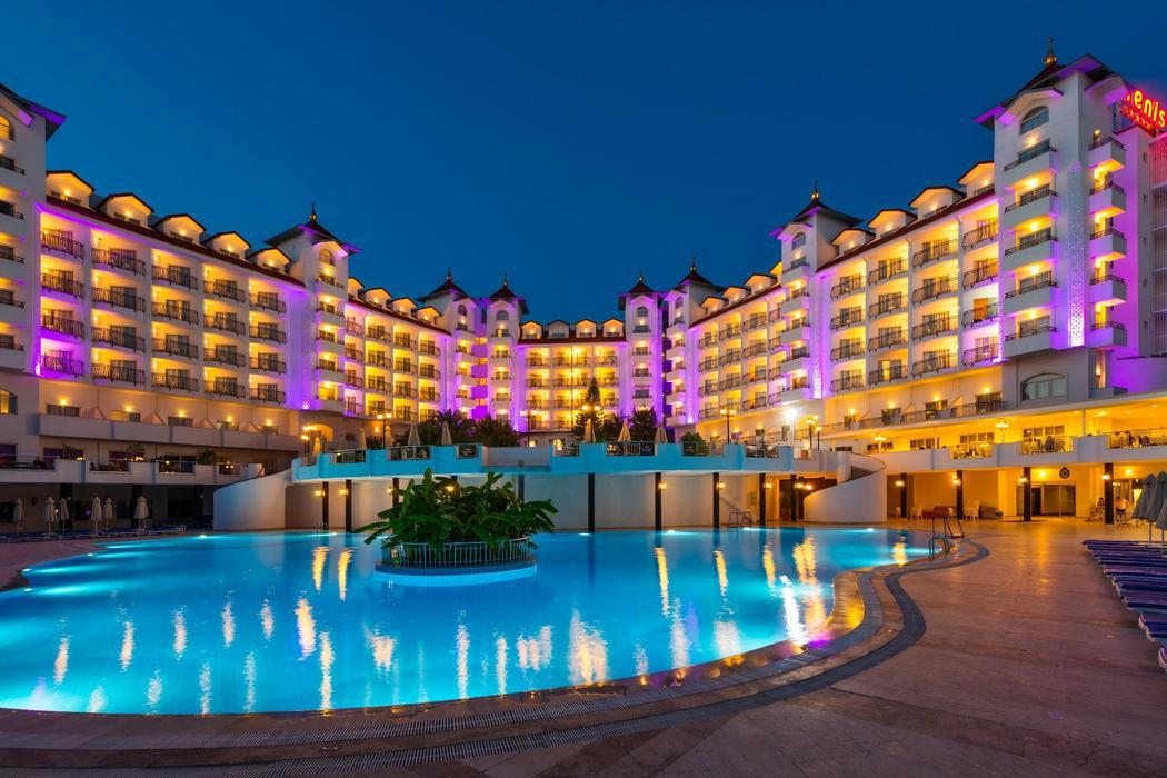 Serenis Hotel
