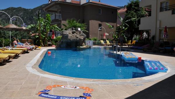 Celik Apartments