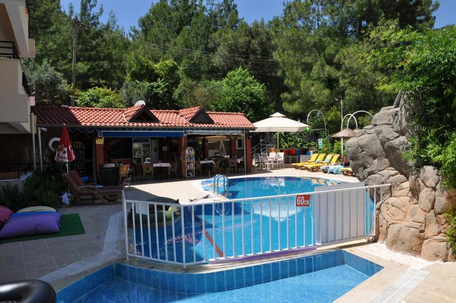 Celik Apartments
