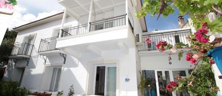 Double Inn Marina Hotel