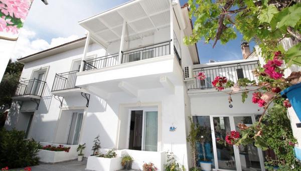 Double Inn Marina Hotel