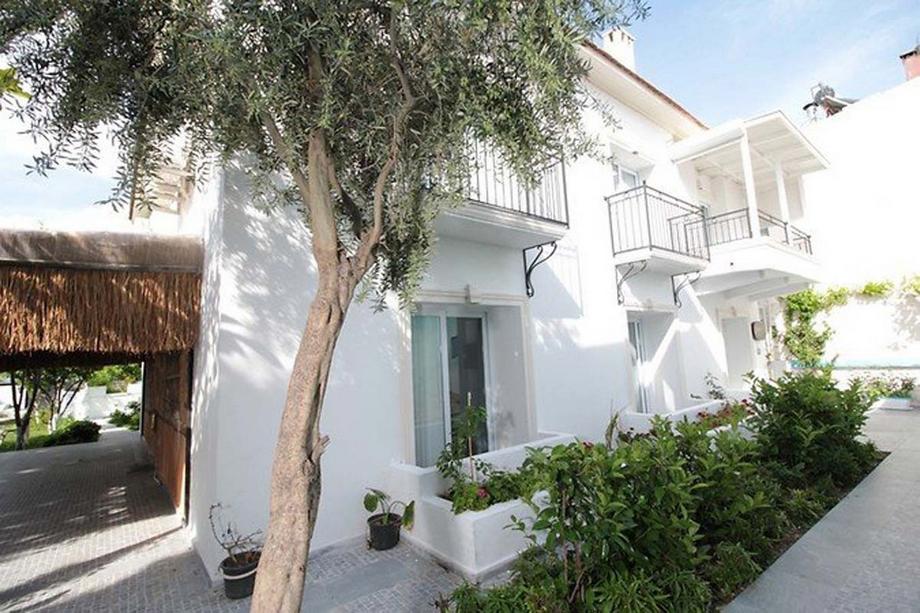 Double Inn Marina Hotel