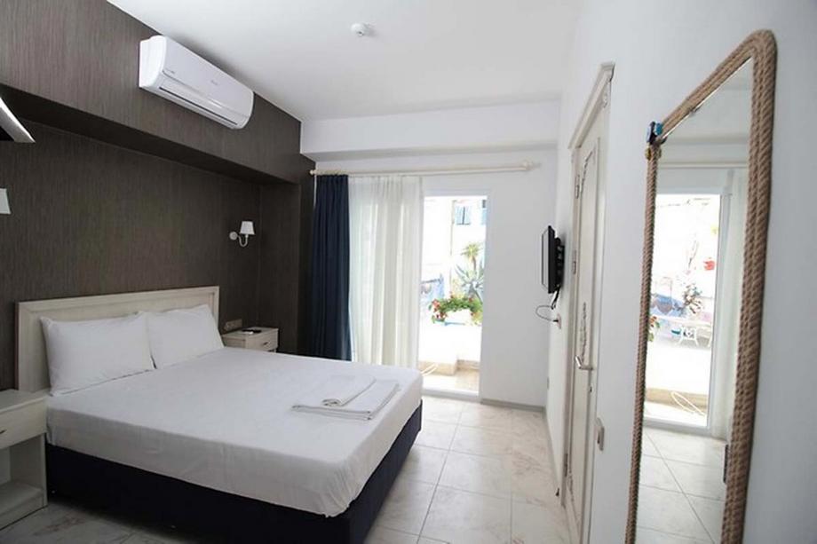 Double Inn Marina Hotel