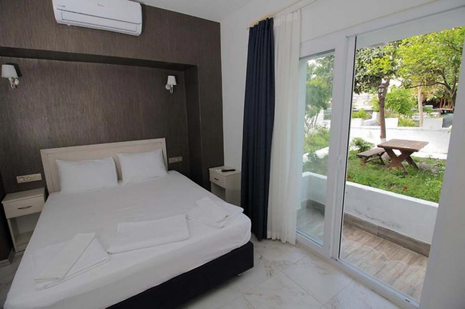 Double Inn Marina Hotel