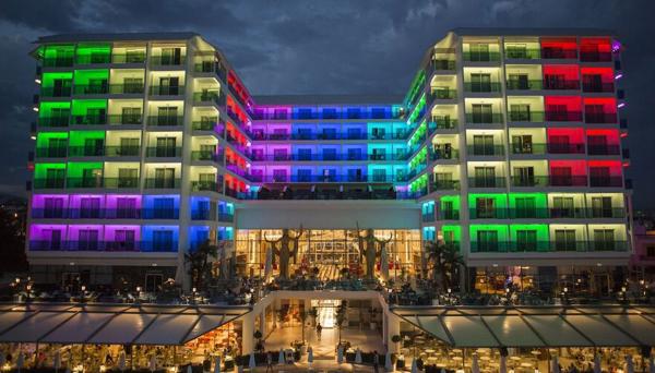 Azura Deluxe Resort & Spa Hotel