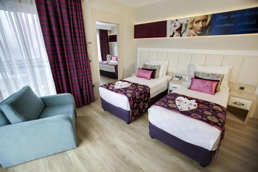 Azura Deluxe Resort & Spa Hotel