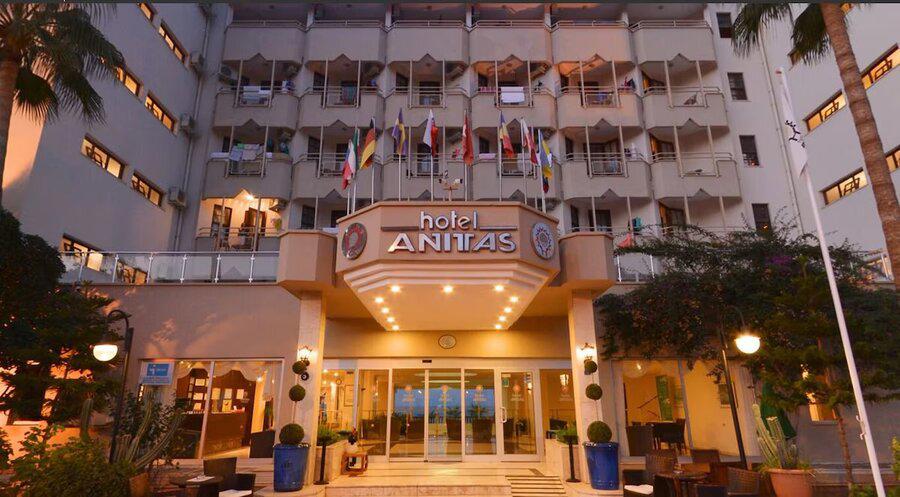 Anitas Beach Hotel