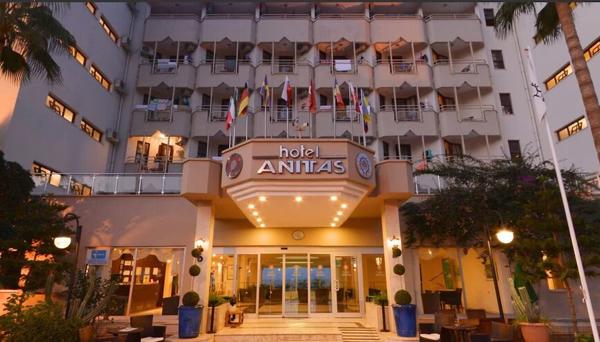 Anitas Beach Hotel
