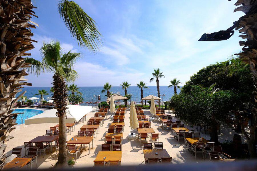 Anitas Beach Hotel