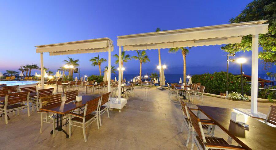 Anitas Beach Hotel