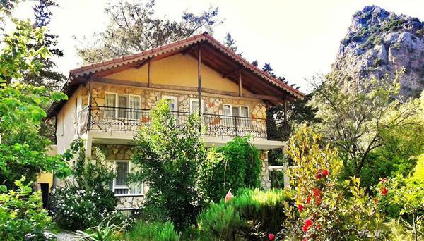 Dionysos Lodge