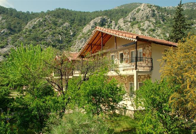 Dionysos Lodge