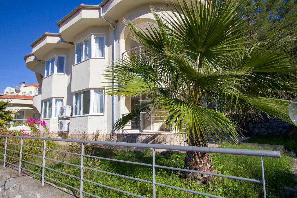 Lakeside Villa