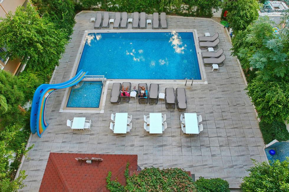 Kleopatra Celine Hotel