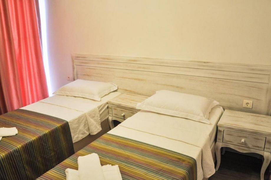 Gurup Hotel