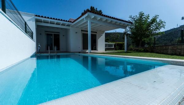 Important Group Villa Diana