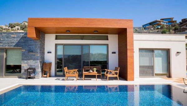 Important Group Villa Green