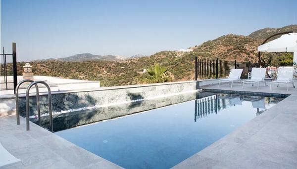 Important Group Villa Hills