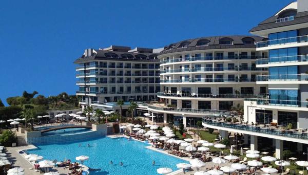 Commodore Elite Suites & Spa