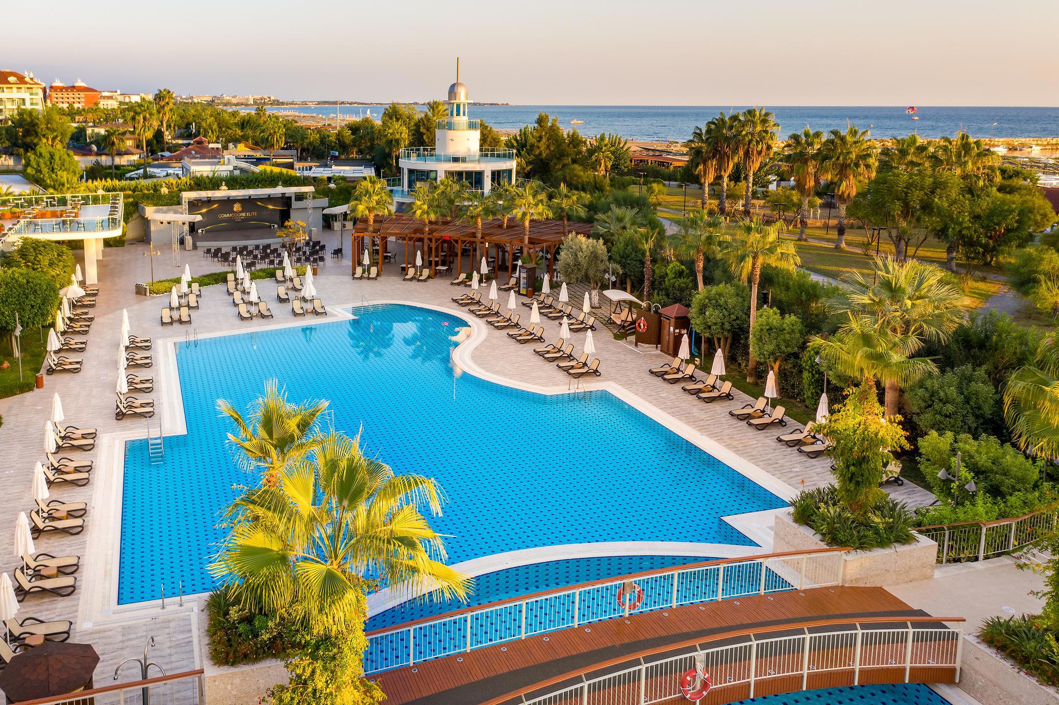 Commodore Elite Suites & Spa