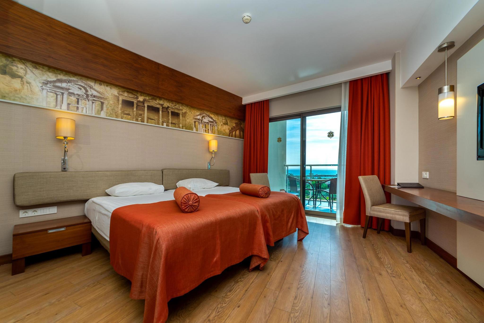 Commodore Elite Suites & Spa