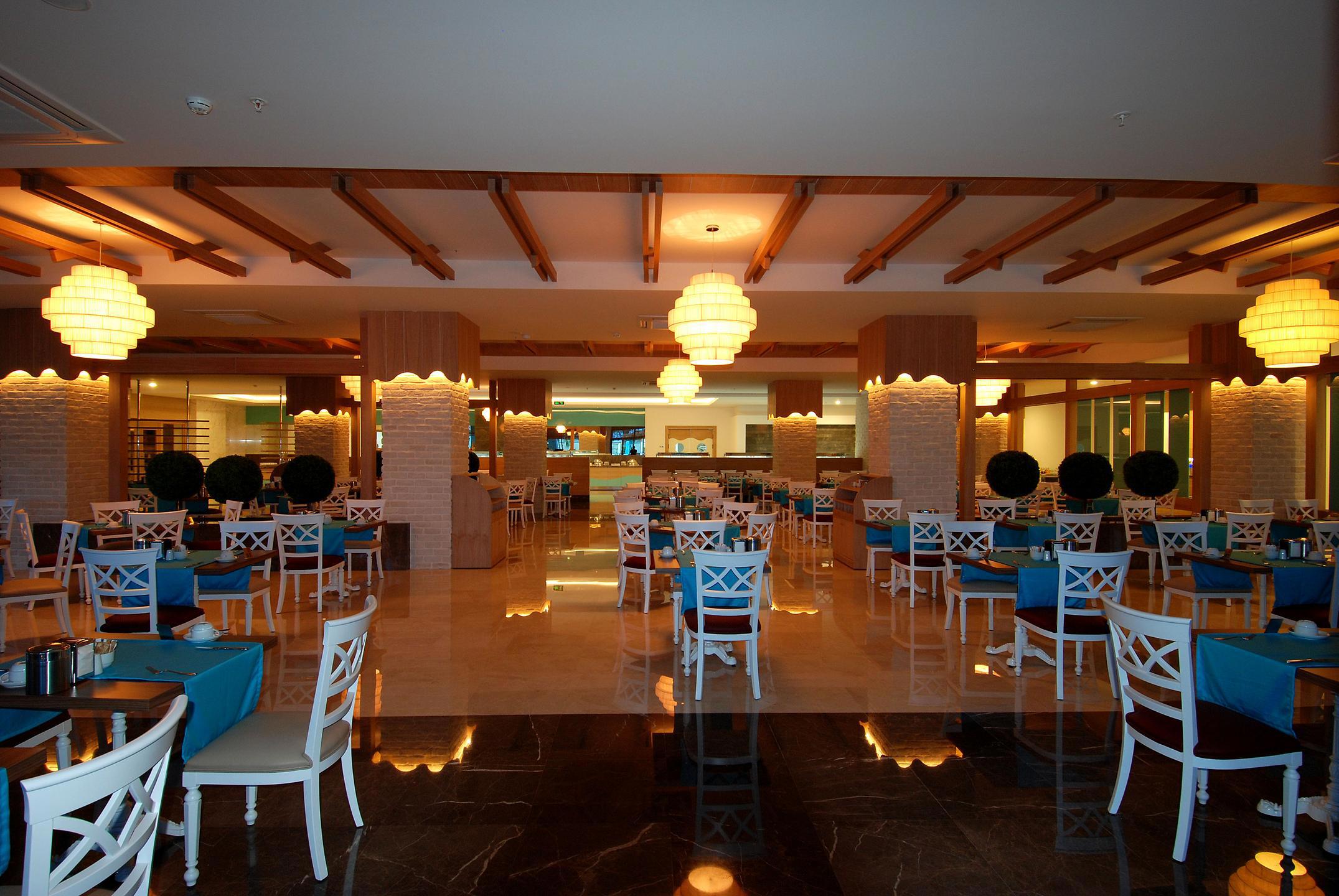 Commodore Elite Suites & Spa